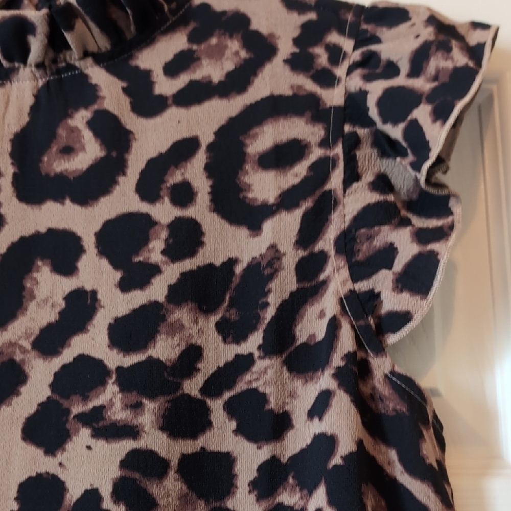 Leopard Print Ruffle Sleeve Top - Picture 2 of 3